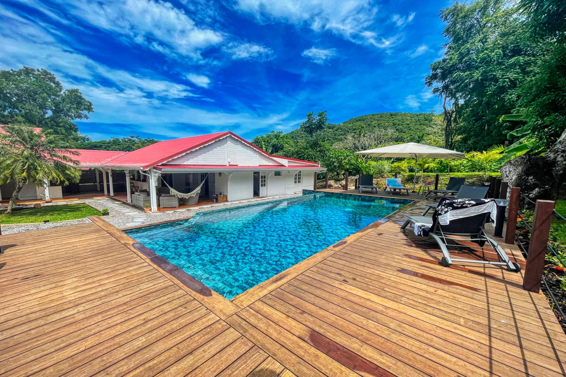 1. Location villa piscine proche plage Deshaies Guadeloupe_Ensemble
